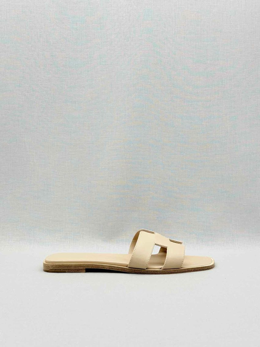 Pre-loved HERMES ORAN Beige Mastic Size EU 39 Sandals at Reems Closet