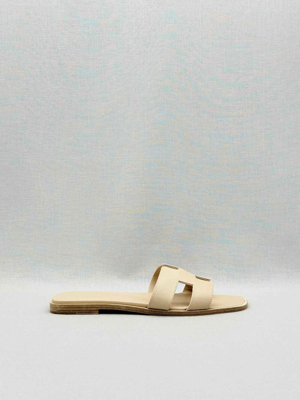 Pre-loved HERMES ORAN Beige Mastic Size EU 39 Sandals at Reems Closet