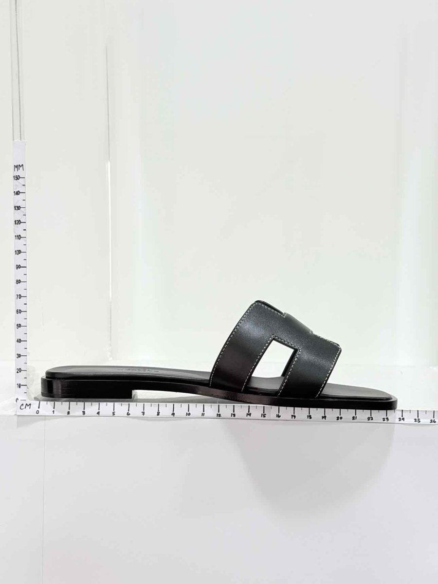 Pre - loved HERMES ORAN Black Size EU 37.5 Sandals at Reems Closet