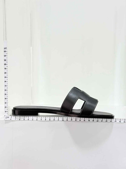 Pre - loved HERMES ORAN Black Size EU 37.5 Sandals at Reems Closet