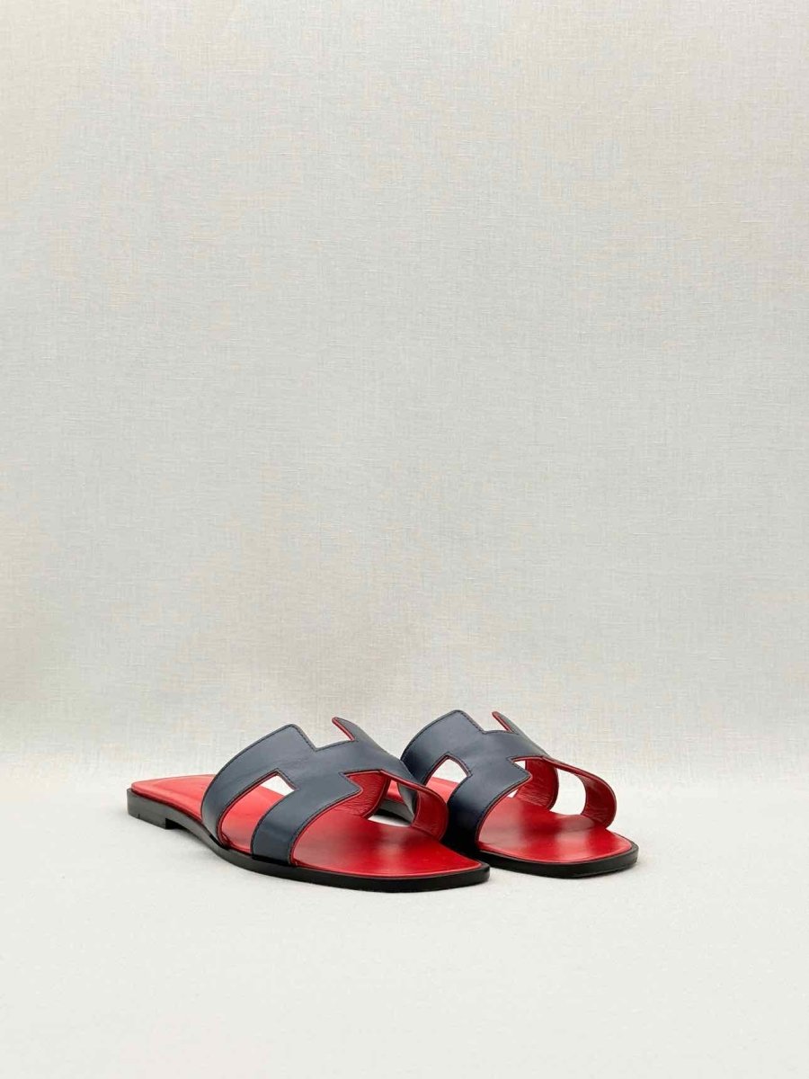 Pre-loved HERMES ORAN Black Size EU 39 Sandals at Reems Closet