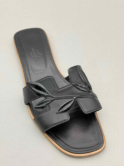 Pre-loved HERMES ORAN Black Size EU 40 Flats at Reems Closet