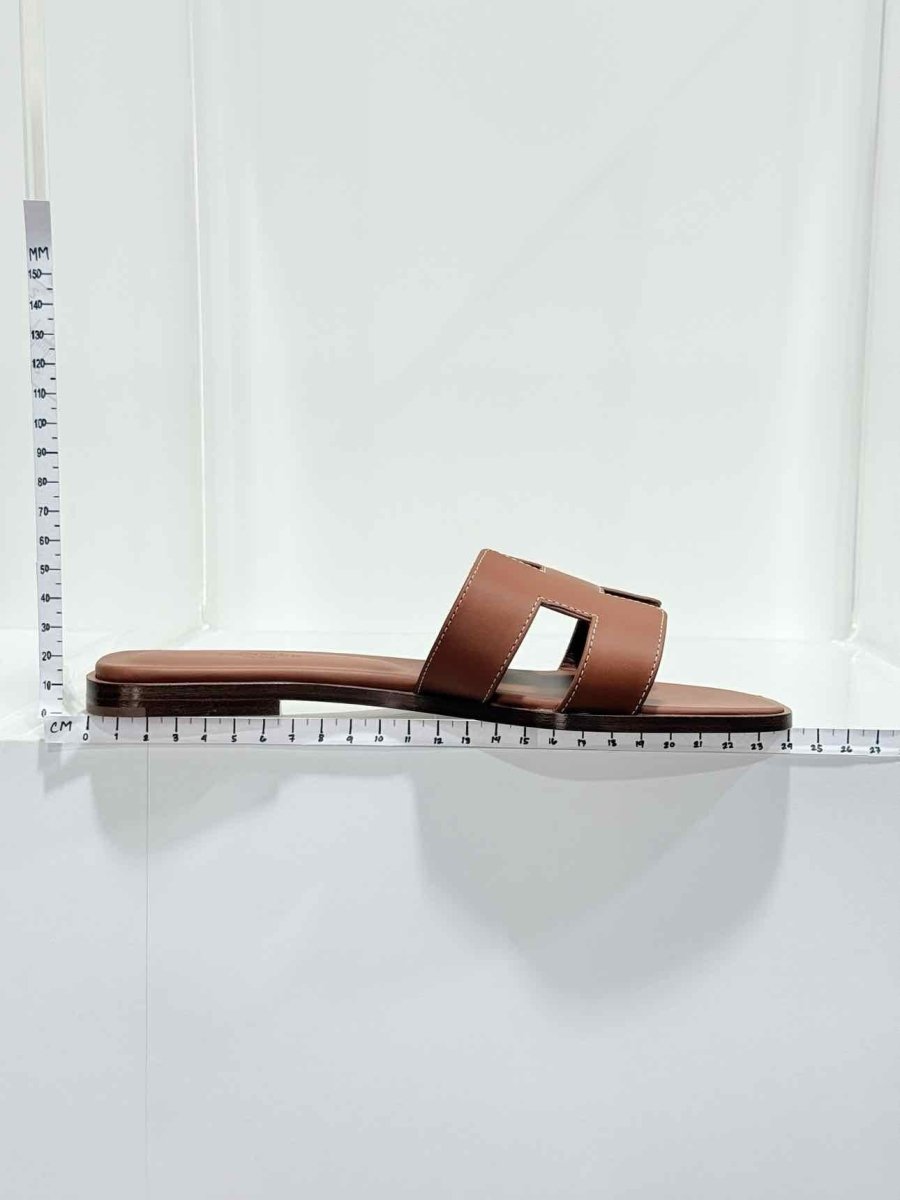 Pre - loved HERMES ORAN Gold Size EU 37.5 Sandals at Reems Closet