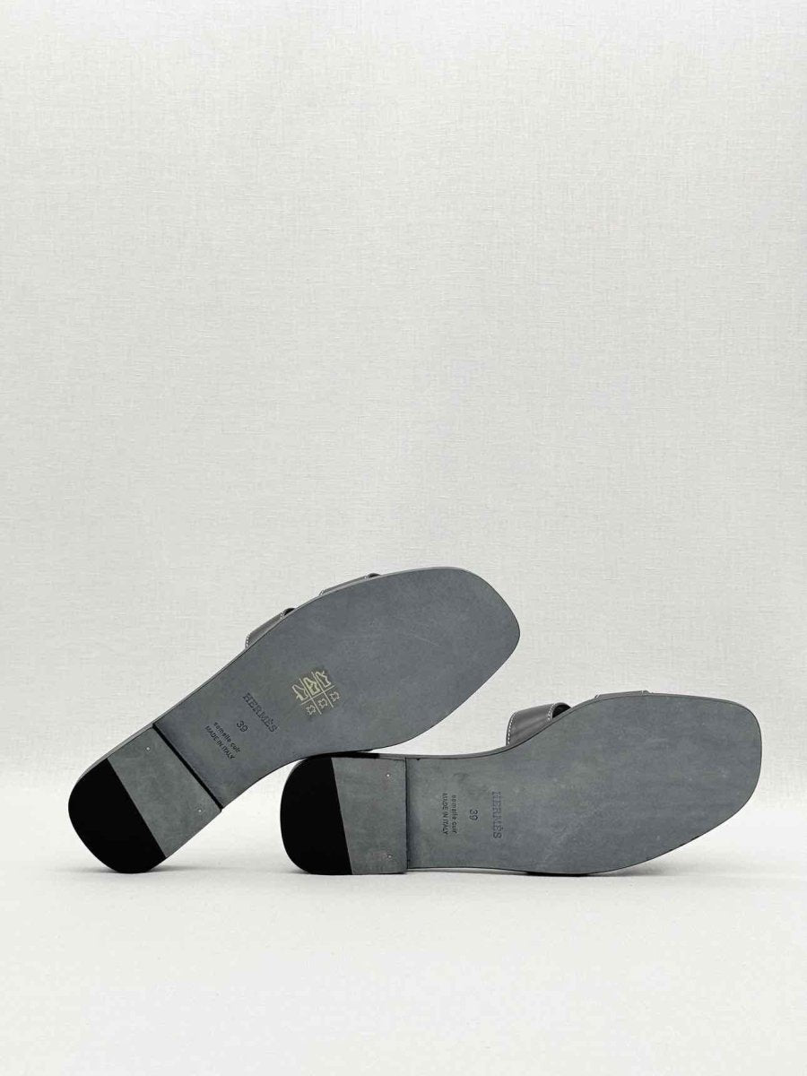 Pre-loved HERMES ORAN Noir Size EU 39 Sandals at Reems Closet