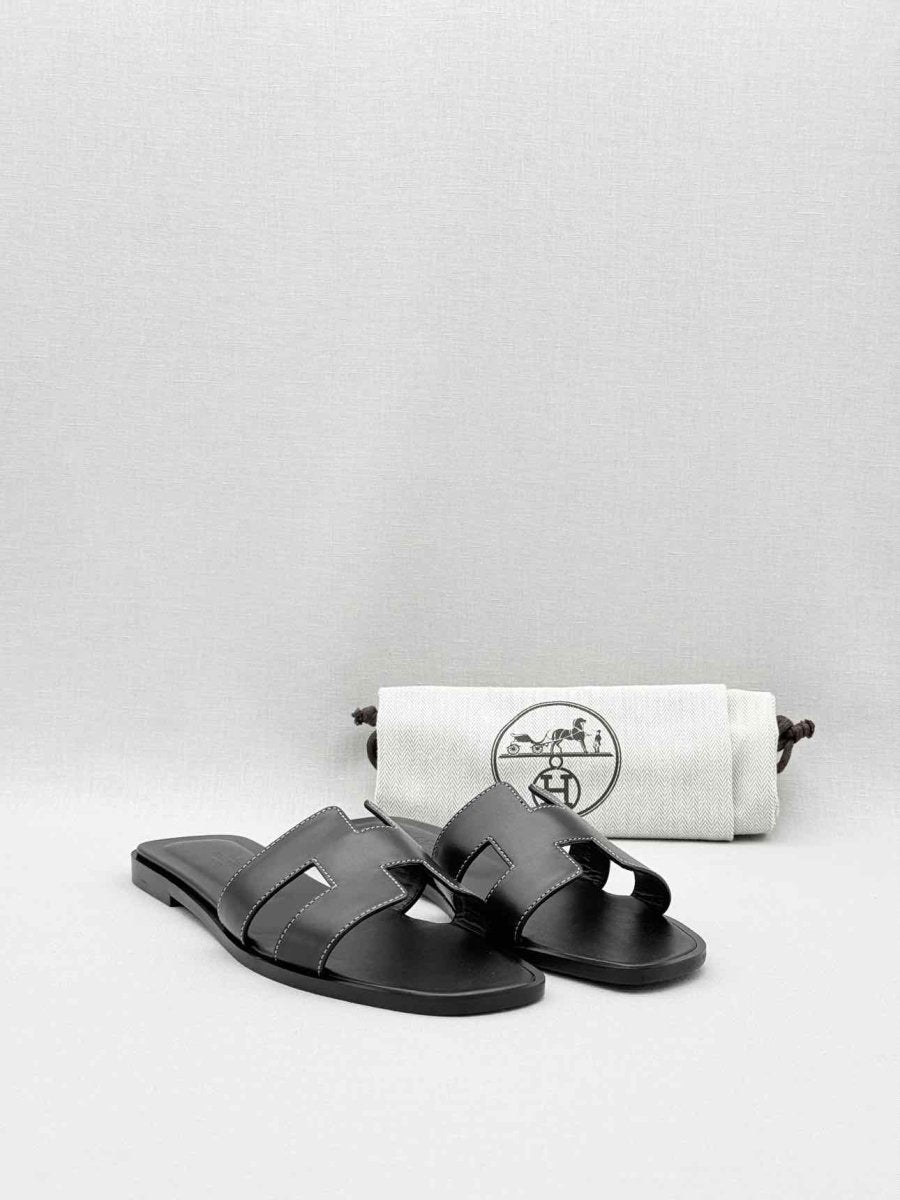 Pre-loved HERMES ORAN Noir Size EU 39 Sandals at Reems Closet