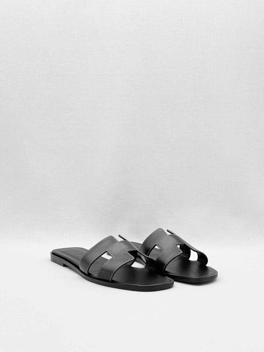 Pre-loved HERMES ORAN Noir Size EU 39 Sandals at Reems Closet