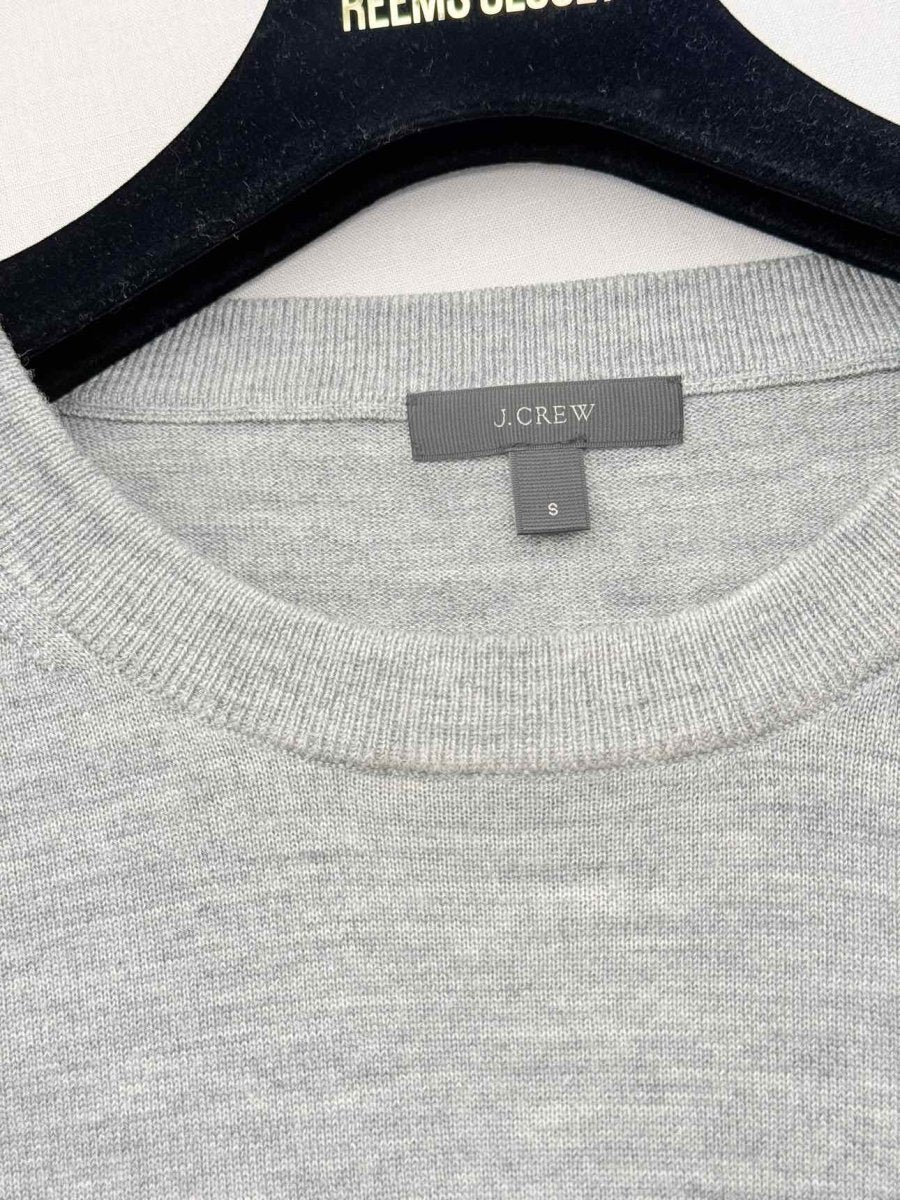 Pre - loved J CREW Grey Size Small Sweater at Reems Closet