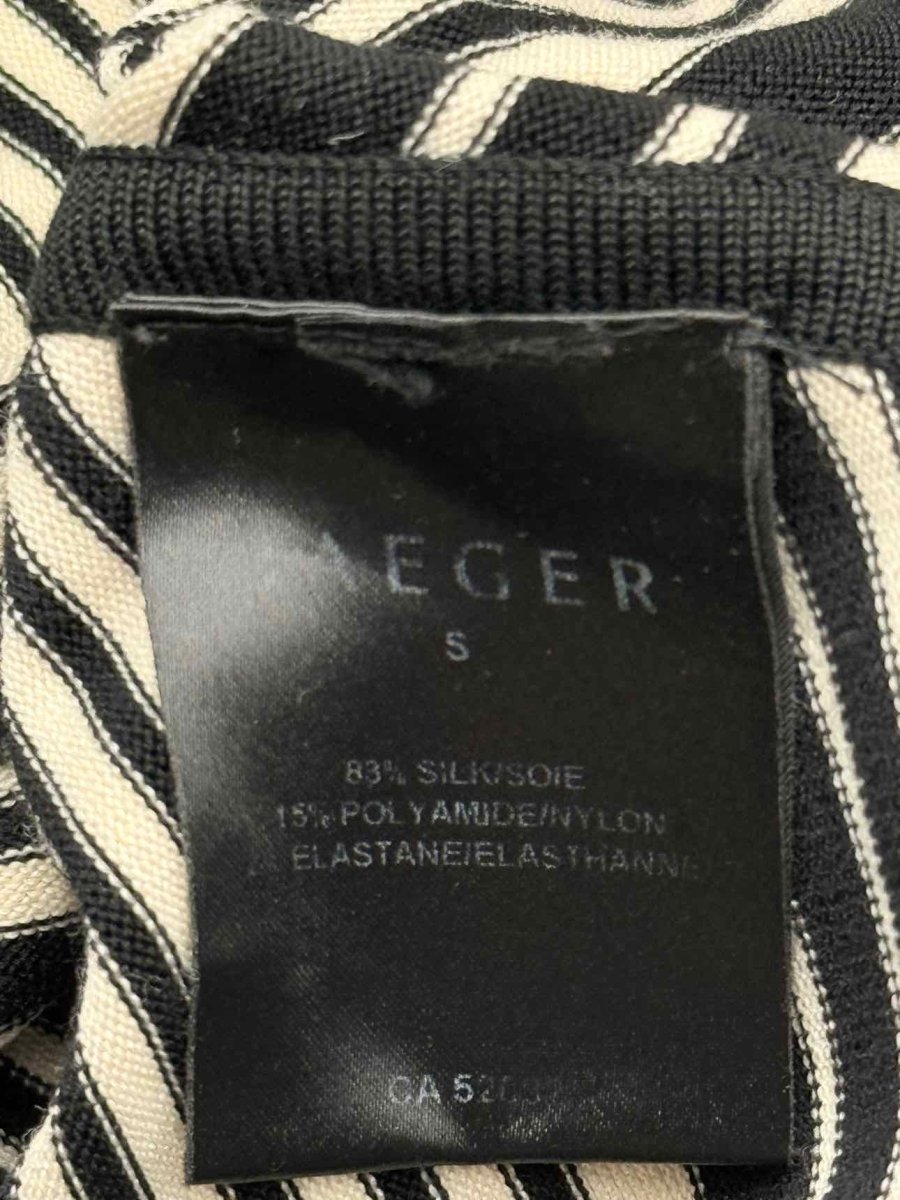 Pre-loved JAEGER Black & White Chevron Print Size Small Top at Reems Closet