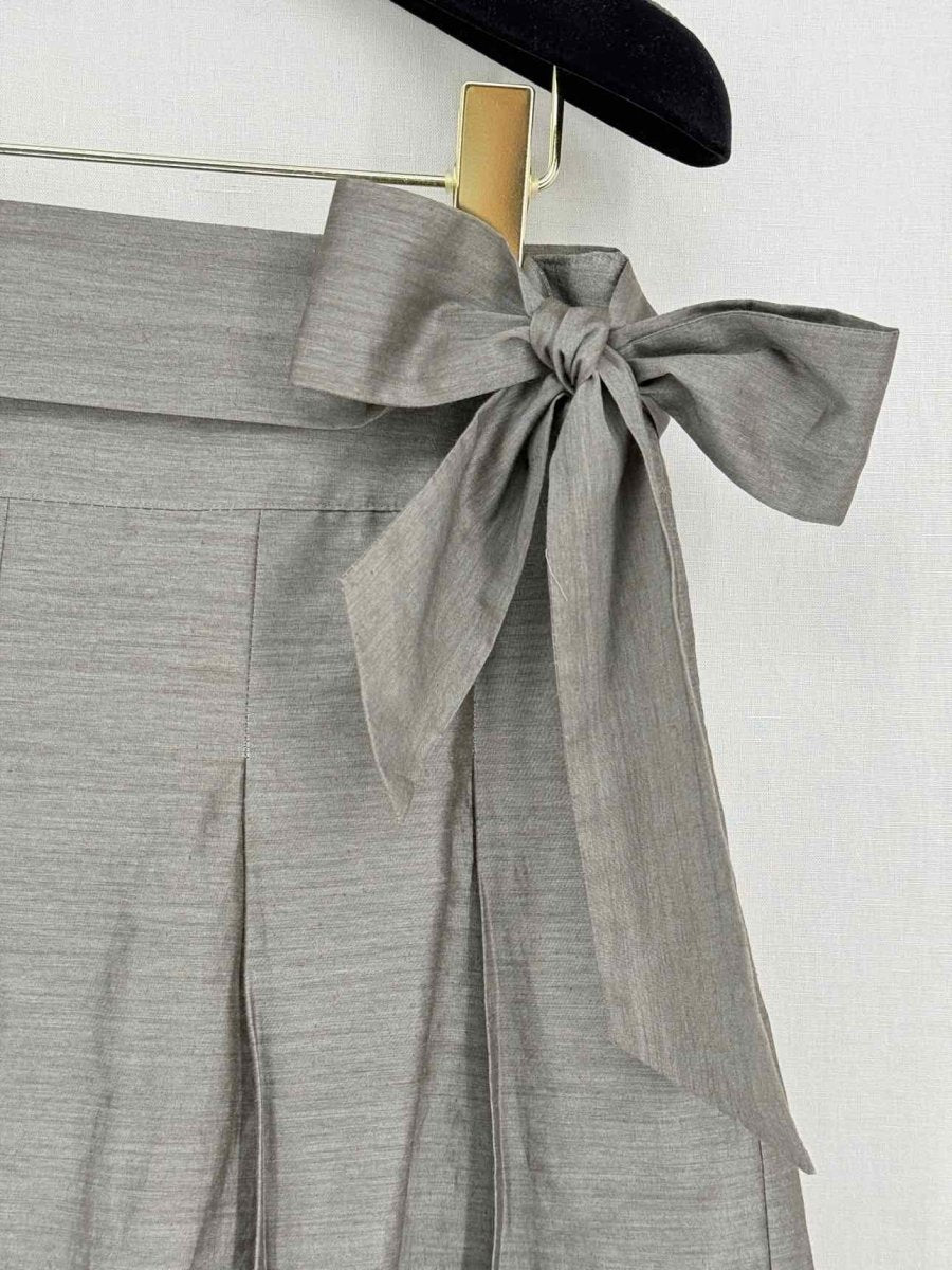 Pre-loved KUMIKYOKU Grey Back Size Medium Knee Length Skirt at Reems Closet
