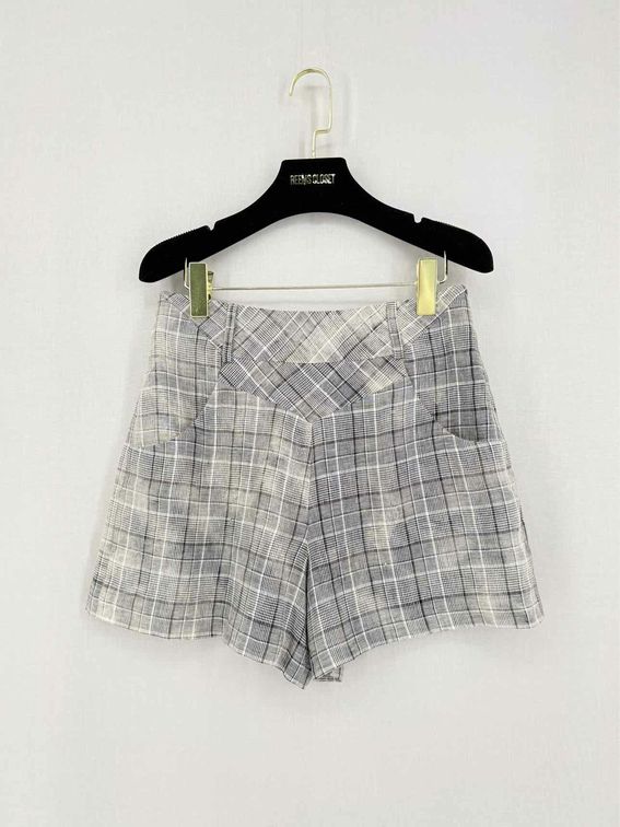 Pre-loved L.A.M.B. White & Black Plaid Size US 2 Shorts at Reems Closet