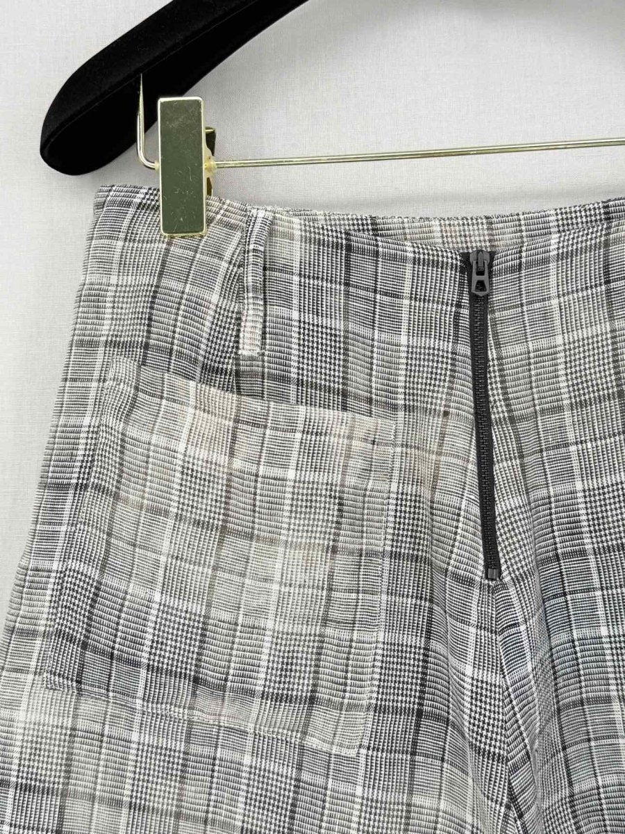 Pre-loved L.A.M.B. White & Black Plaid Size US 2 Shorts at Reems Closet