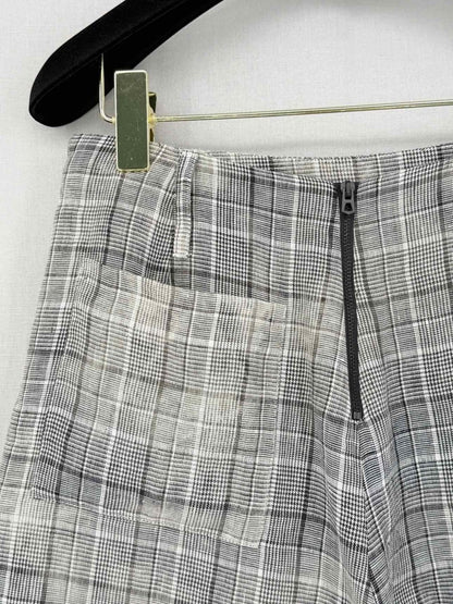 Pre-loved L.A.M.B. White & Black Plaid Size US 2 Shorts at Reems Closet