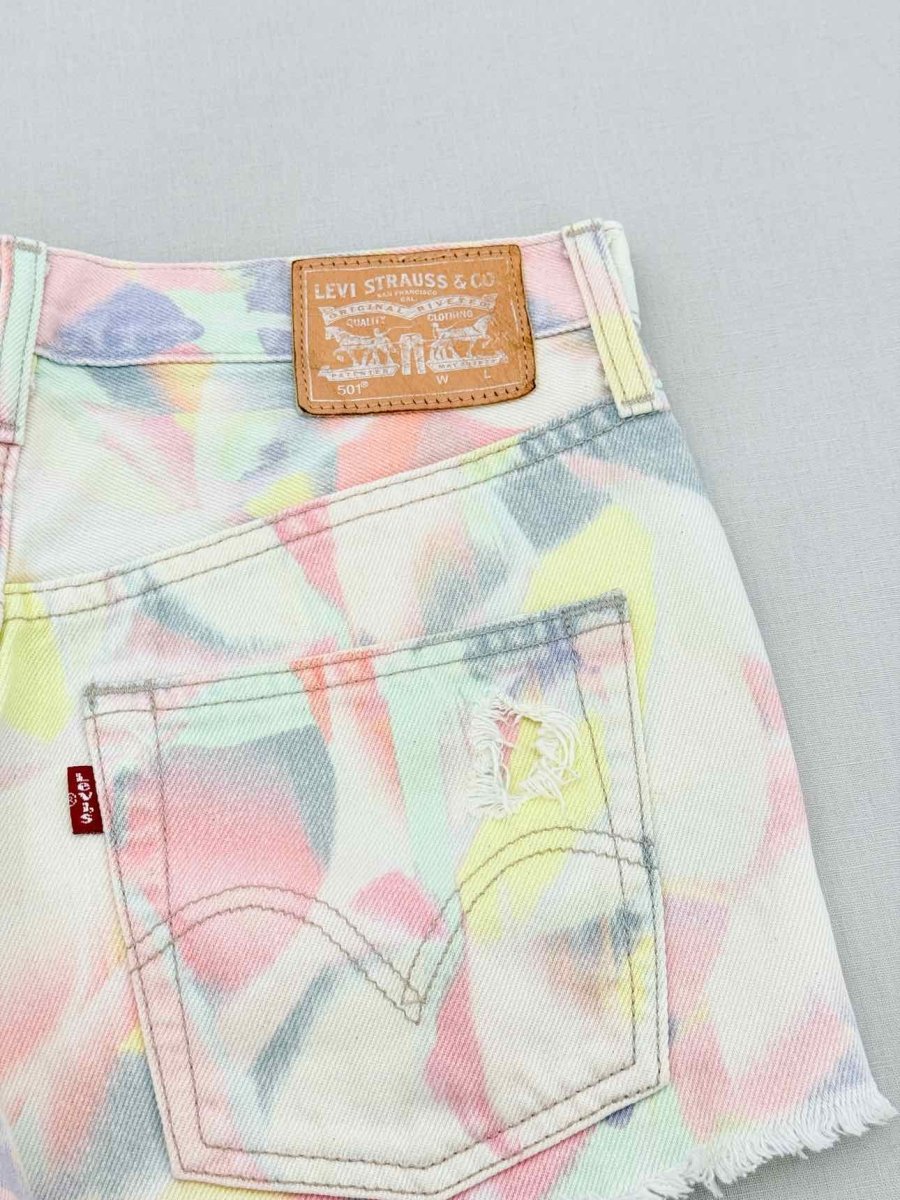 Pre - loved LEVIS Frayed Hem Multicolor Size Medium Shorts at Reems Closet