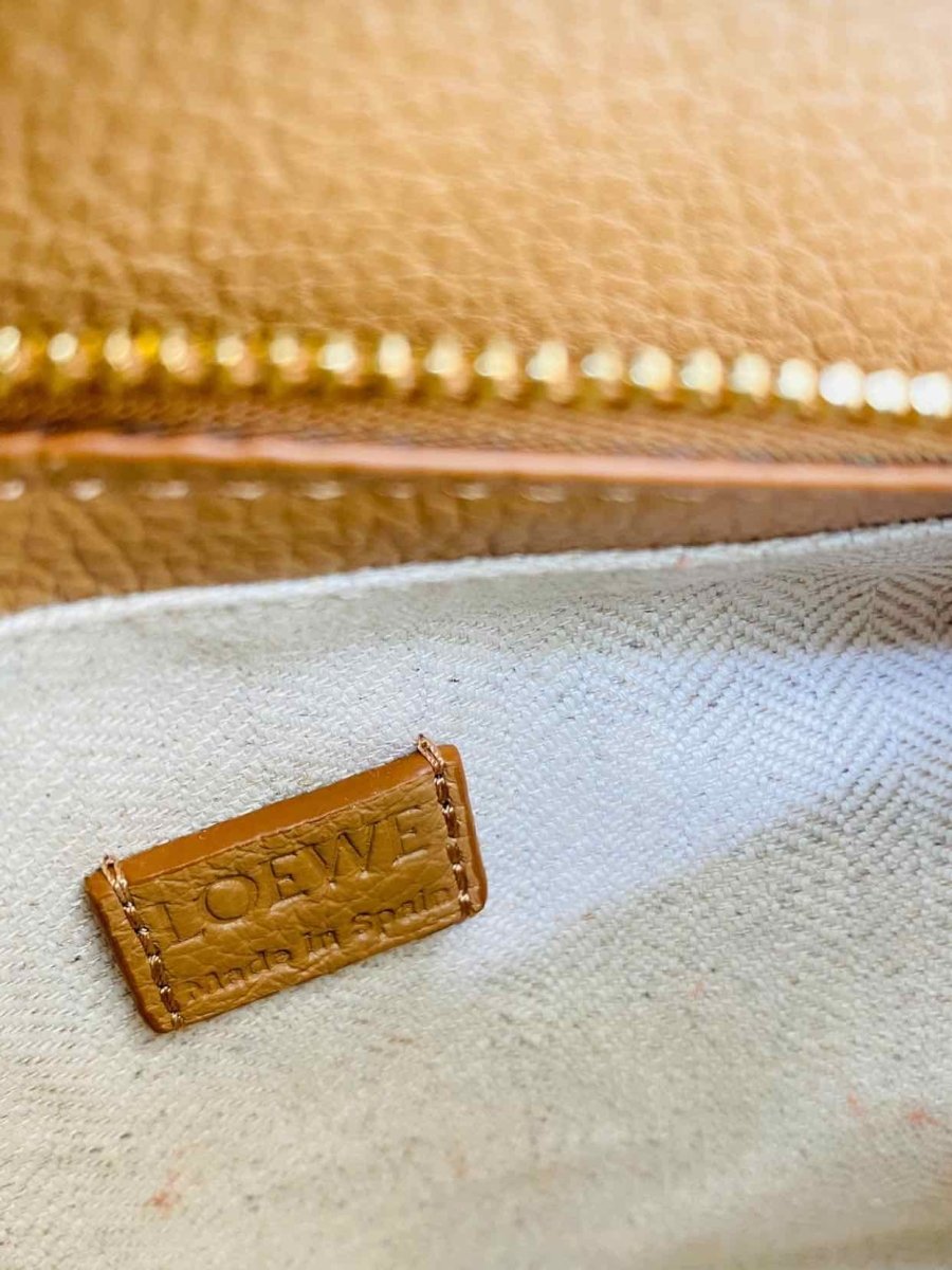 Pre - loved LOEWE Puzzle Beige Shoulder Bag at Reems Closet