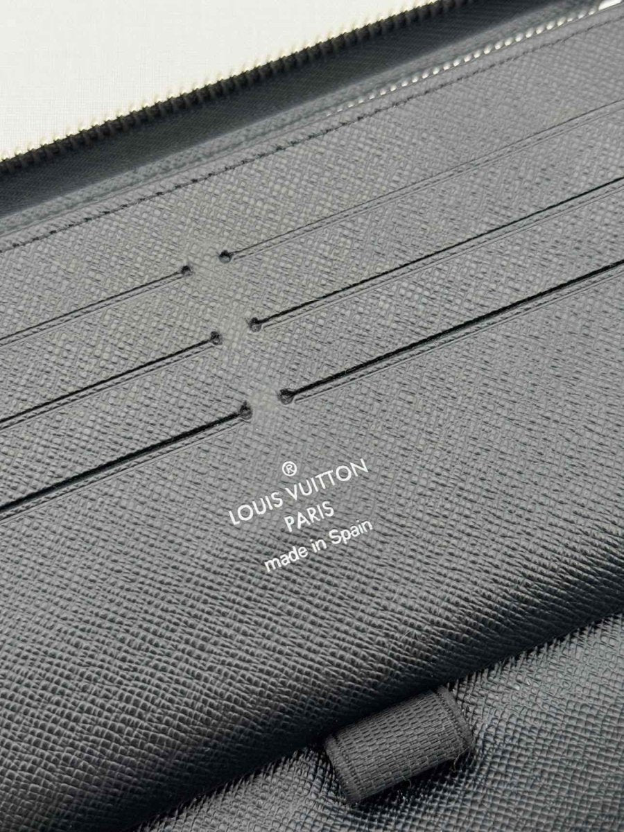 Pre - loved LOUIS VUITTON Black Continental Wallet at Reems Closet