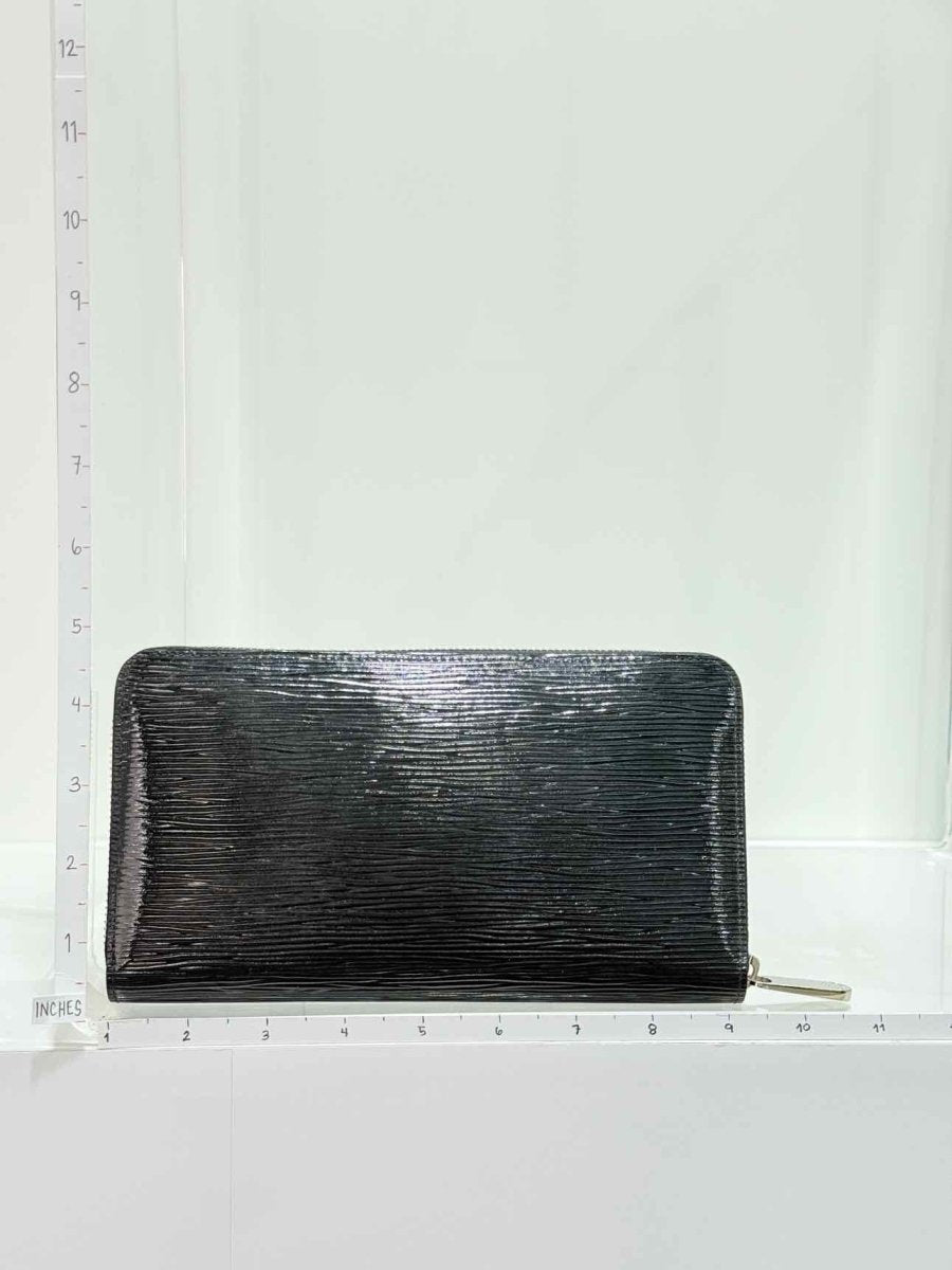Pre - loved LOUIS VUITTON Black Continental Wallet at Reems Closet