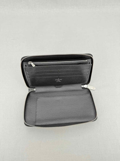 Pre - loved LOUIS VUITTON Black Continental Wallet at Reems Closet