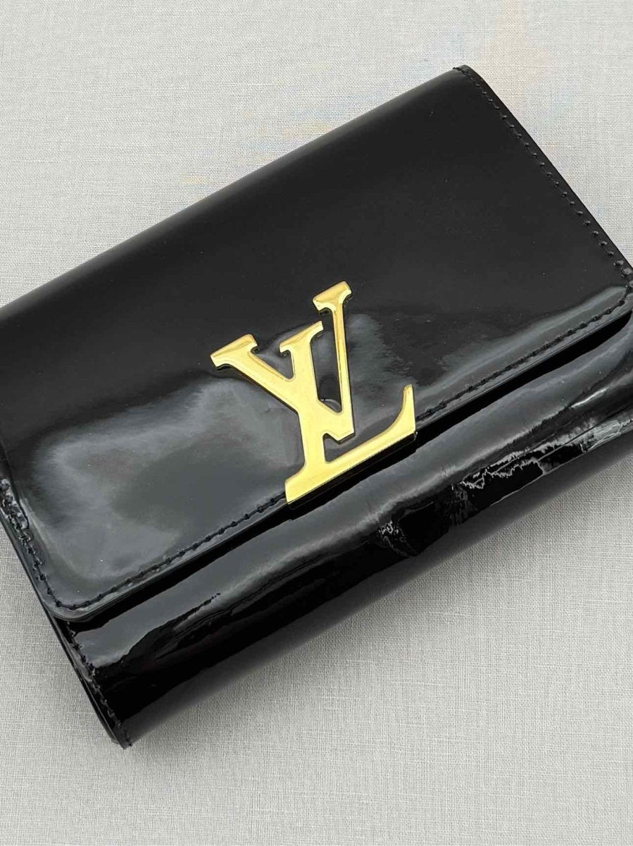 Pre - loved LOUIS VUITTON Black Shoulder Bag at Reems Closet