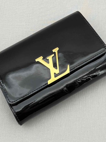 Pre - loved LOUIS VUITTON Black Shoulder Bag at Reems Closet