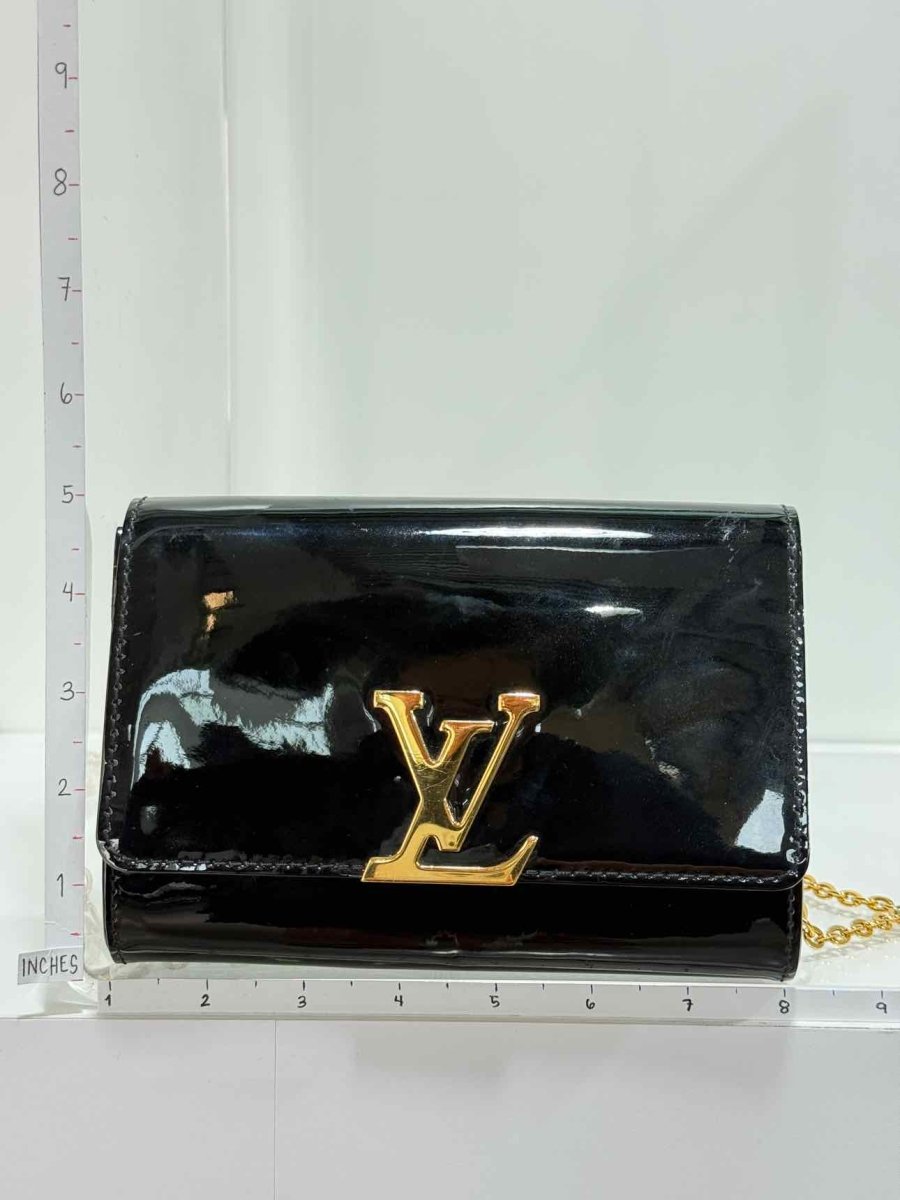 Pre - loved LOUIS VUITTON Black Shoulder Bag at Reems Closet