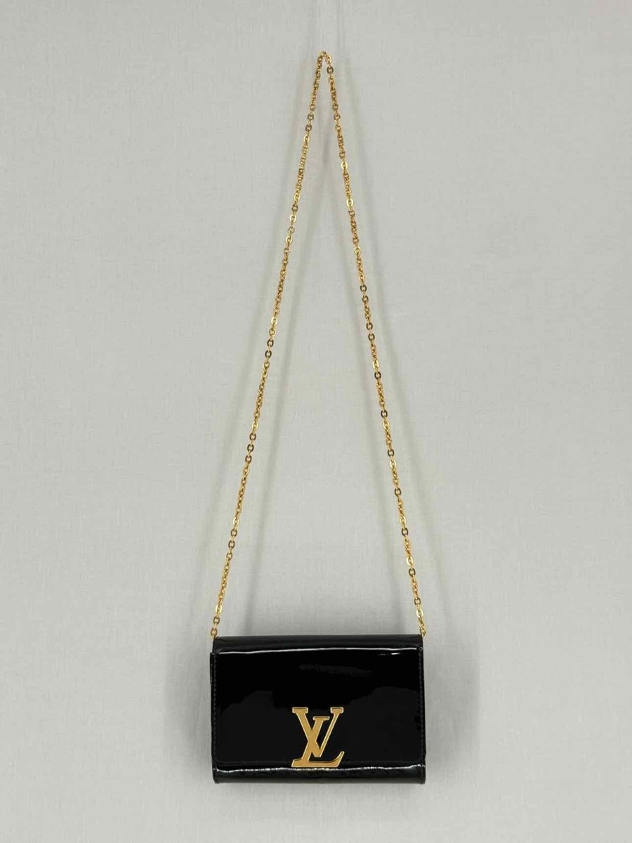 Pre - loved LOUIS VUITTON Black Shoulder Bag at Reems Closet