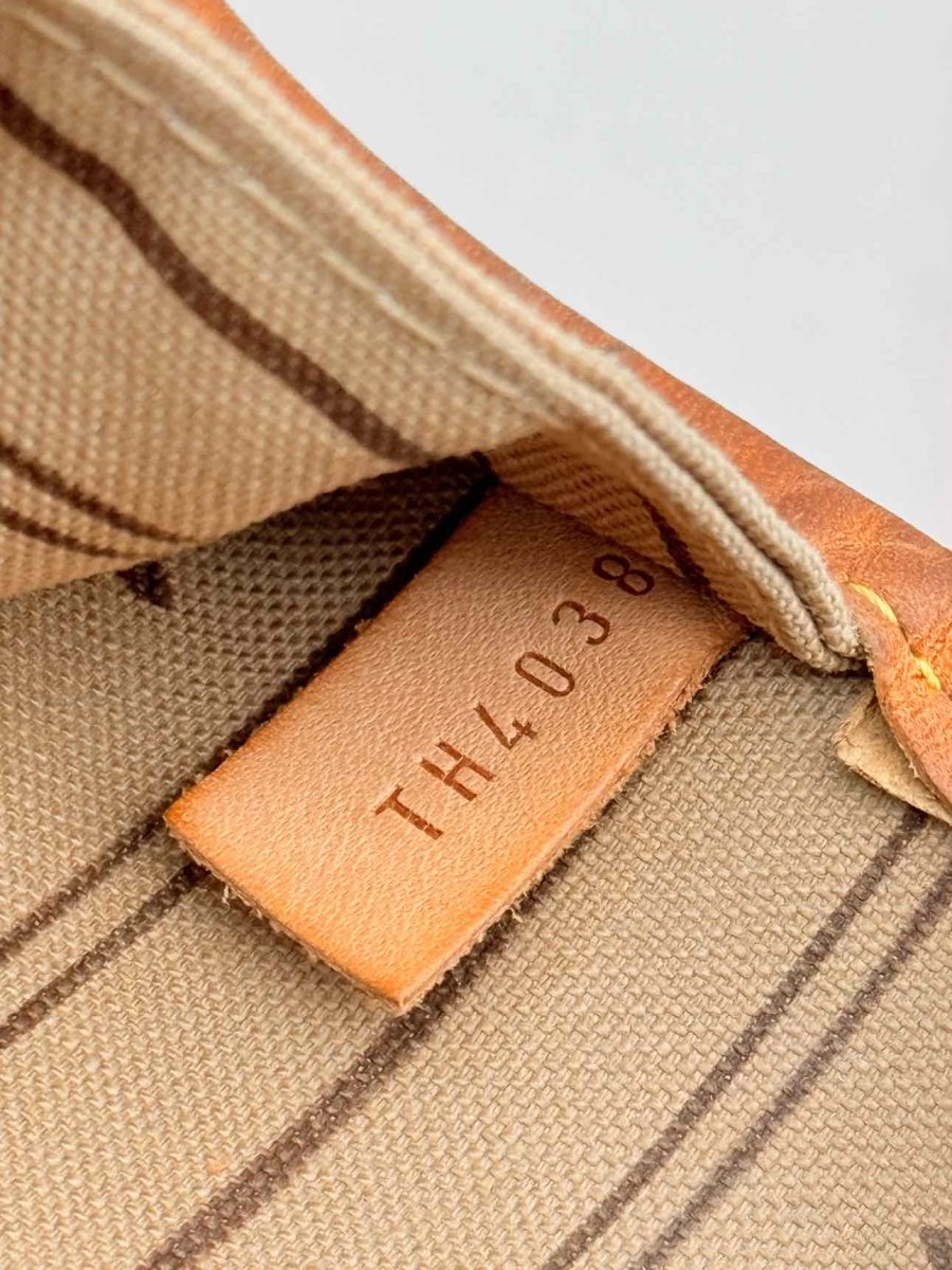 Pre - loved LOUIS VUITTON Brown Monogram Shoulder Bag at Reems Closet