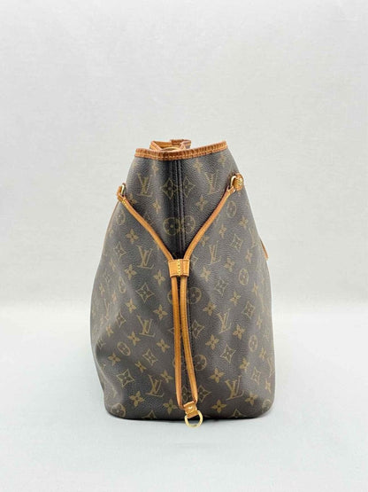 Pre - loved LOUIS VUITTON Brown Monogram Shoulder Bag at Reems Closet