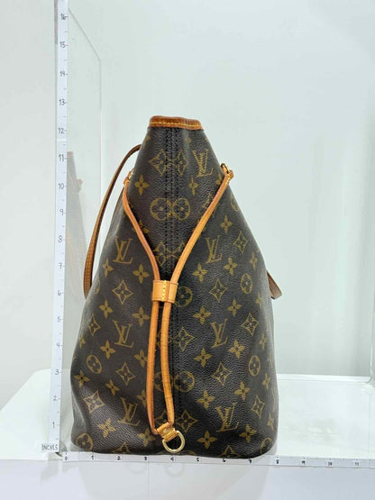 Pre - loved LOUIS VUITTON Brown Monogram Shoulder Bag at Reems Closet