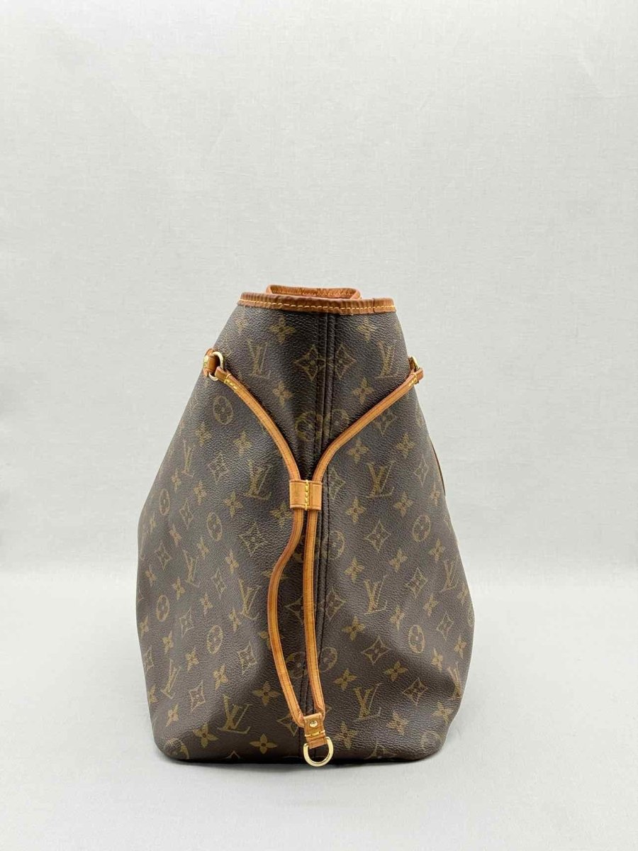Pre - loved LOUIS VUITTON Brown Monogram Shoulder Bag at Reems Closet