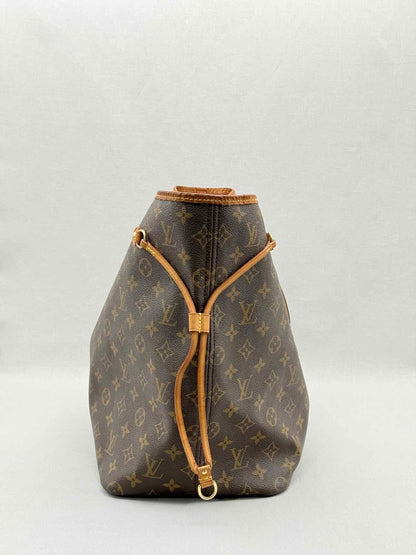 Pre - loved LOUIS VUITTON Brown Monogram Shoulder Bag at Reems Closet