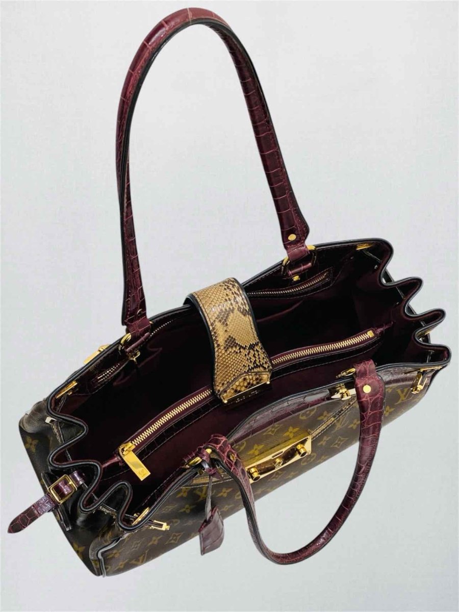 Pre-loved LOUIS VUITTON Brown Tote Bag at Reems Closet