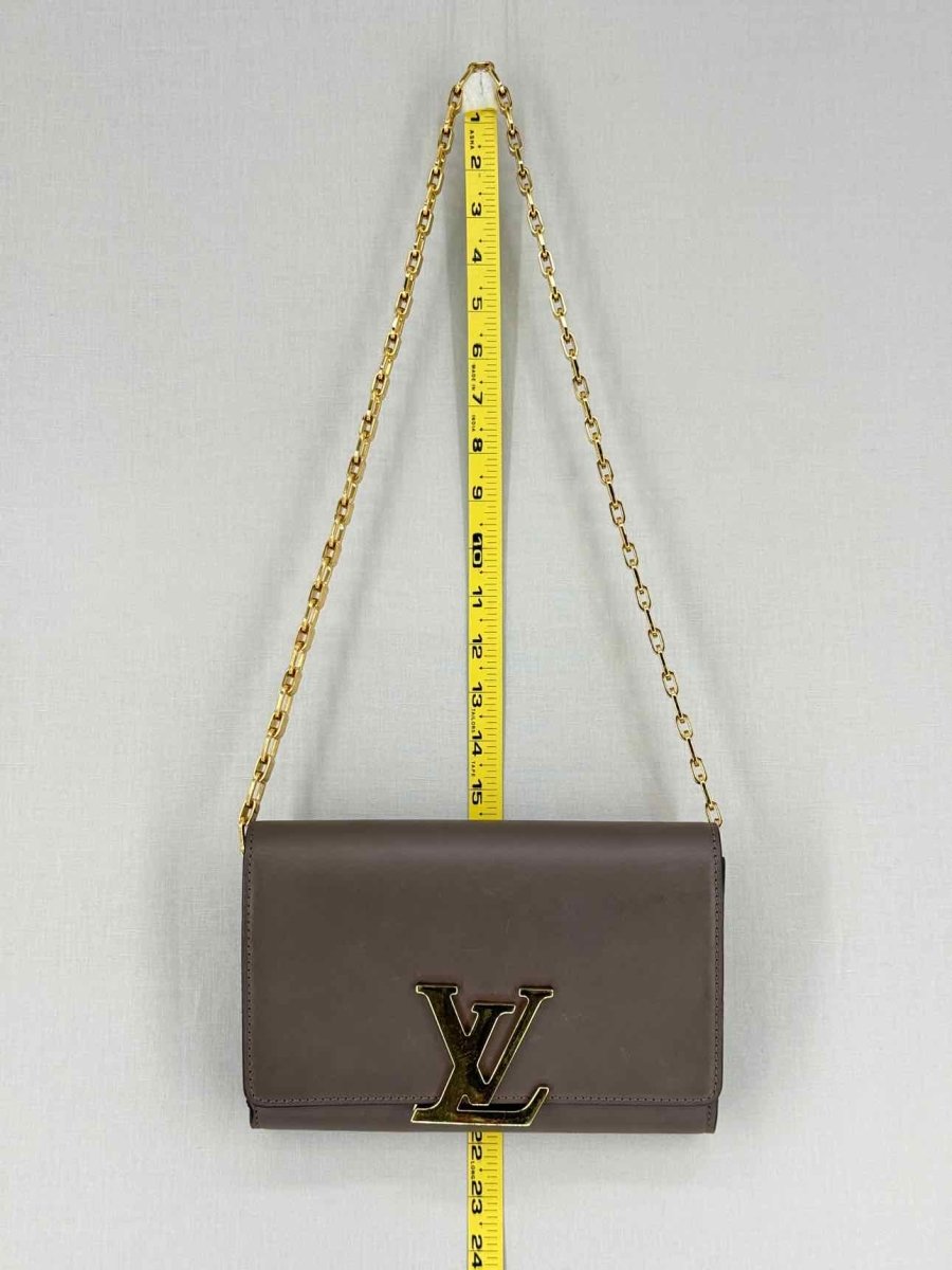 Pre - loved LOUIS VUITTON Chain Louise Taupe Clutch at Reems Closet