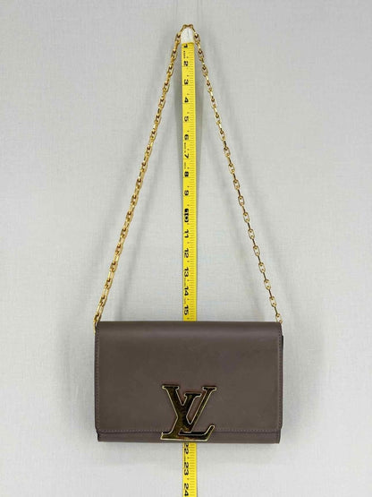 Pre - loved LOUIS VUITTON Chain Louise Taupe Clutch at Reems Closet