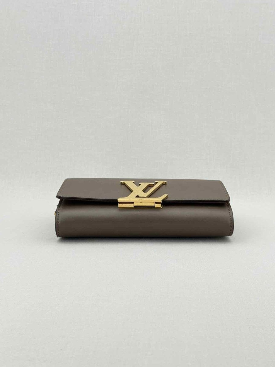 Pre - loved LOUIS VUITTON Chain Louise Taupe Clutch at Reems Closet