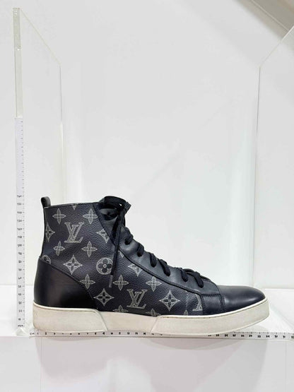 Pre-loved LOUIS VUITTON Navy Blue Monogram Size EU 40.5 Sneakers at Reems Closet