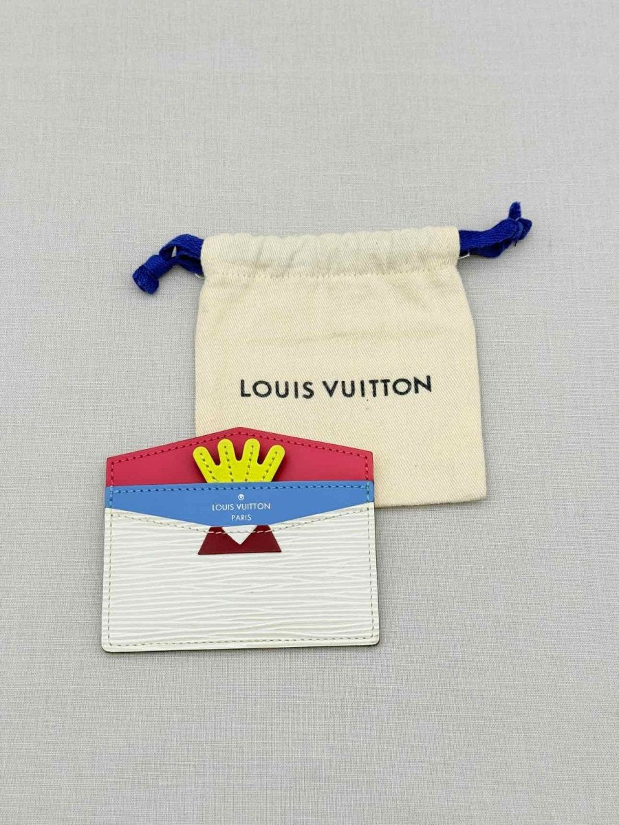 Pre - loved LOUIS VUITTON Off - white Card Holder at Reems Closet