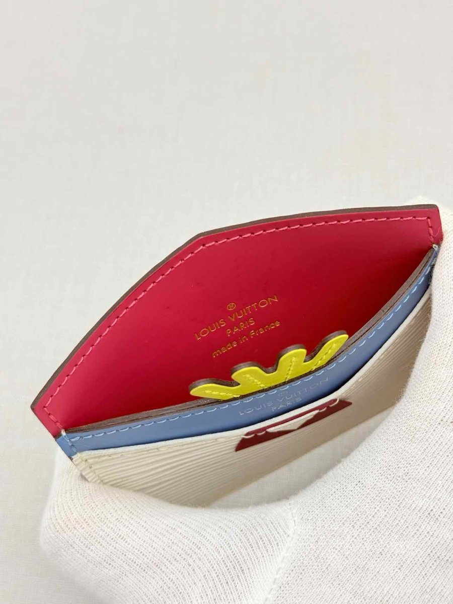 Pre - loved LOUIS VUITTON Off - white Card Holder at Reems Closet