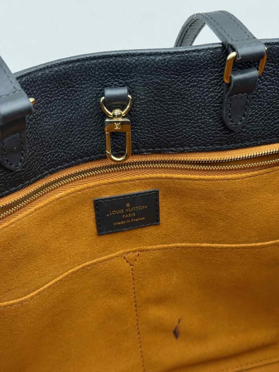 Pre-loved LOUIS VUITTON Onthego Black Tote Bag at Reems Closet