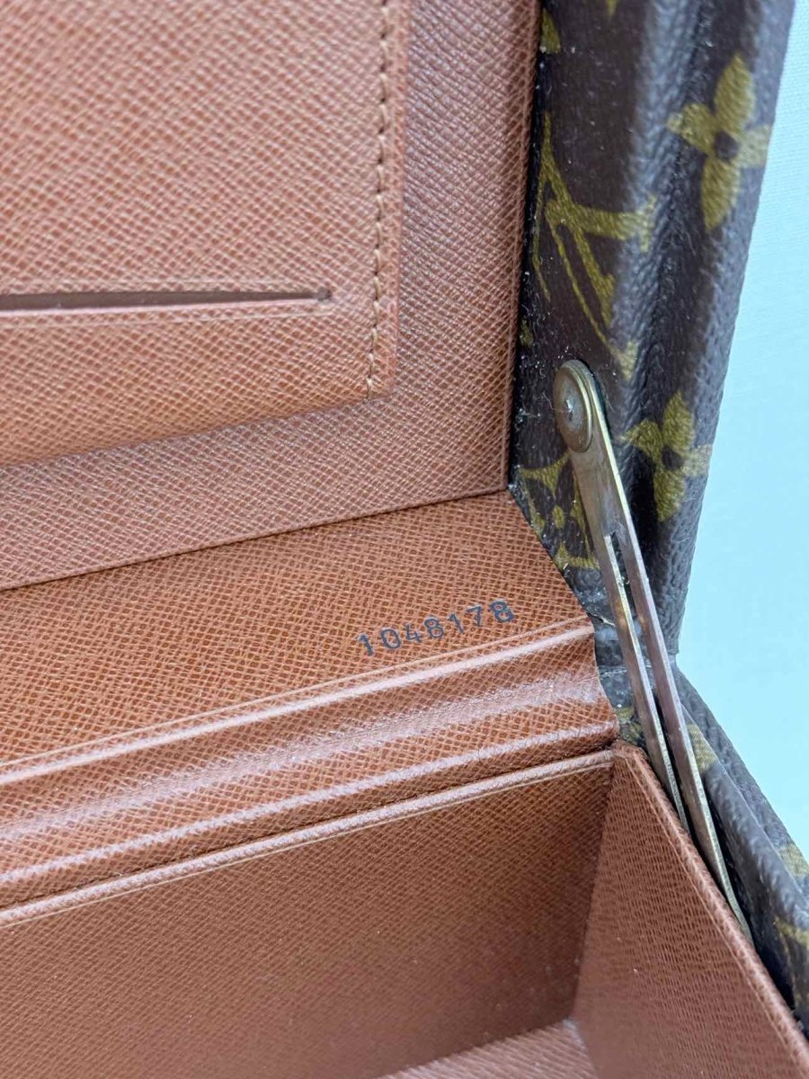 Pre - loved LOUIS VUITTON President Classeur Brown Briefcase at Reems Closet