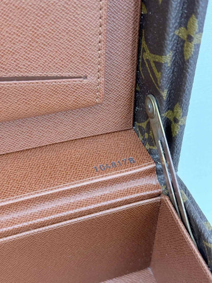 Pre - loved LOUIS VUITTON President Classeur Brown Briefcase at Reems Closet