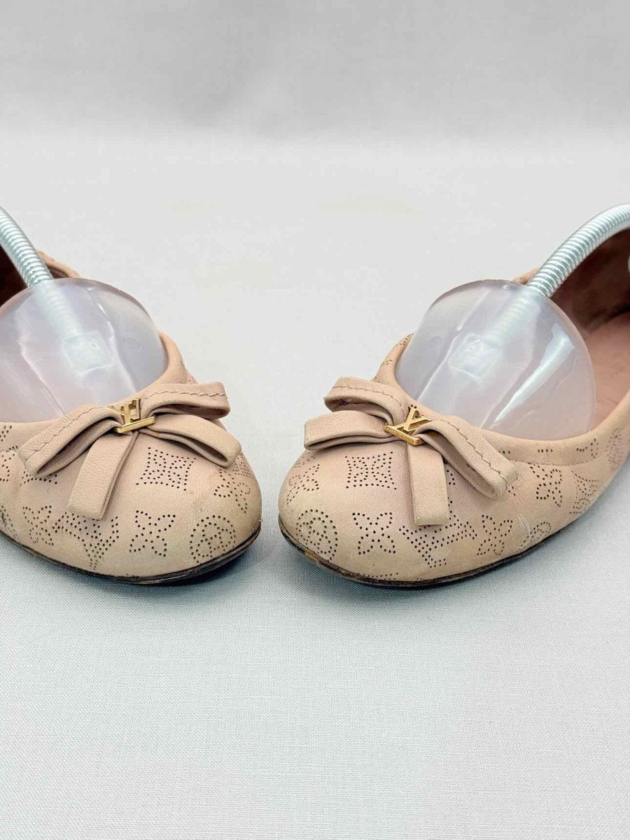 Pre-loved LOUIS VUITTON Scrunch Beige Size EU 38 Ballet Flats at Reems Closet