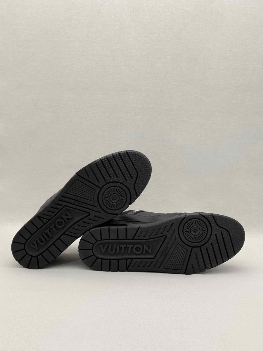 Pre-loved LOUIS VUITTON Trainer Black Size EU 43 Sneakers at Reems Closet