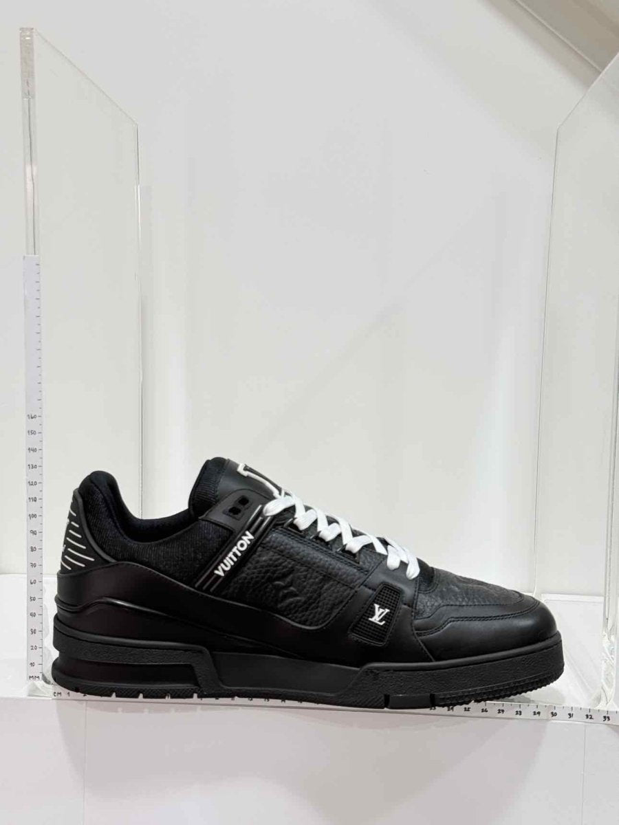 Pre-loved LOUIS VUITTON Trainer Black Size EU 43 Sneakers at Reems Closet