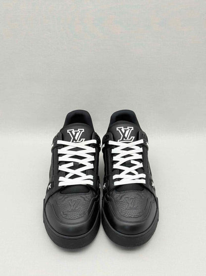 Pre-loved LOUIS VUITTON Trainer Black Size EU 43 Sneakers at Reems Closet