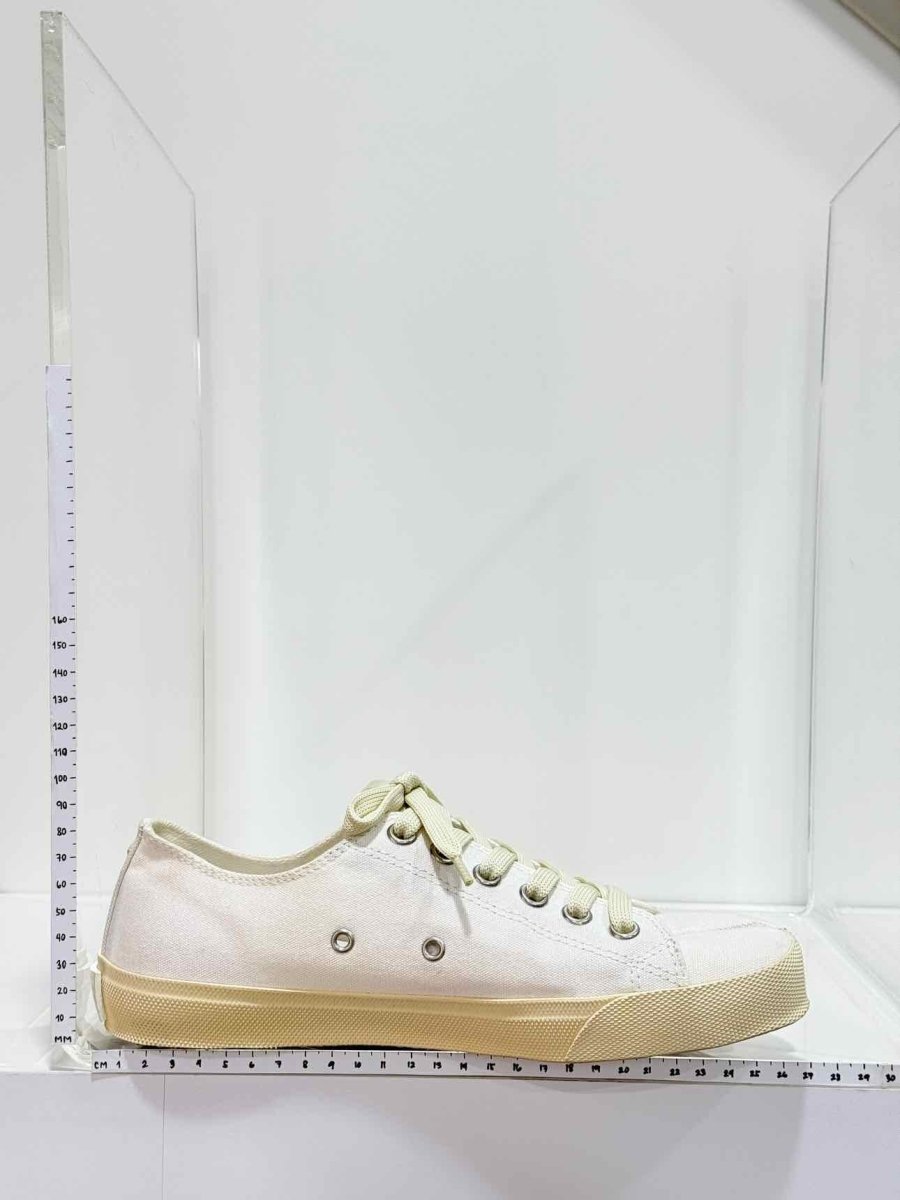 Pre-loved MAISON MARGIELA Off-white Size EU 39 Sneakers at Reems Closet