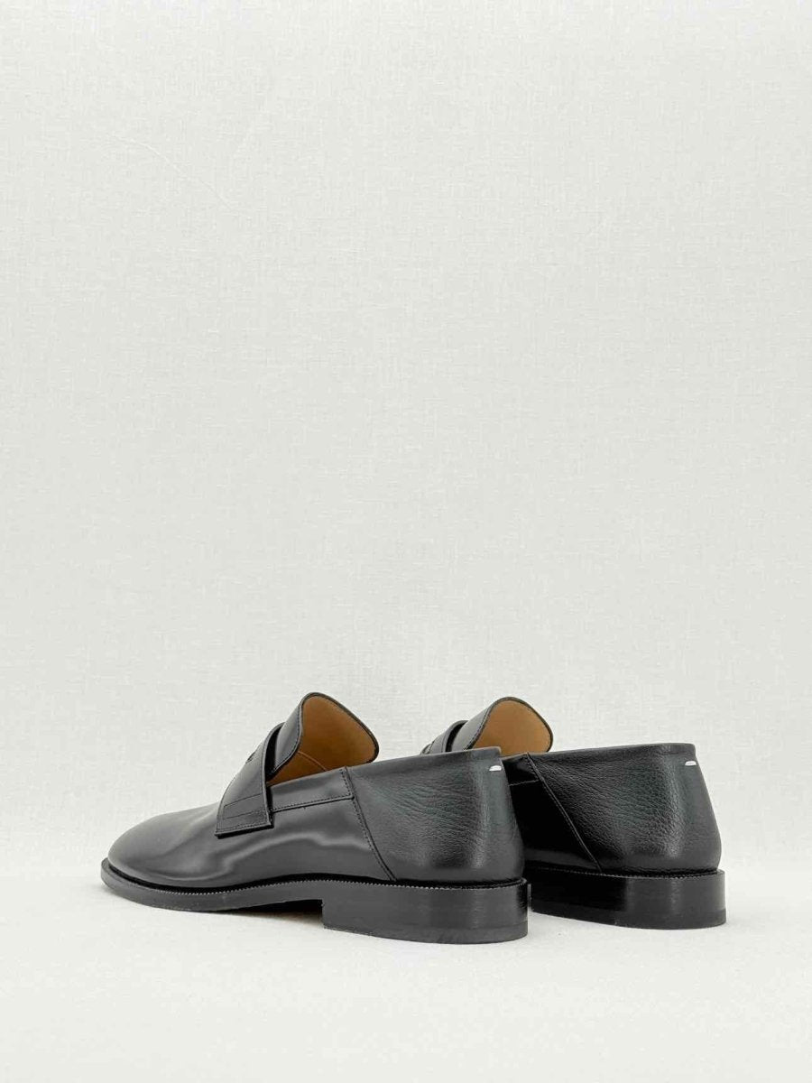 Pre - loved MAISON MARGIELA Tabi Split Toe Black Size EU 41 Loafers at Reems Closet