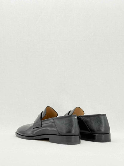 Pre - loved MAISON MARGIELA Tabi Split Toe Black Size EU 41 Loafers at Reems Closet