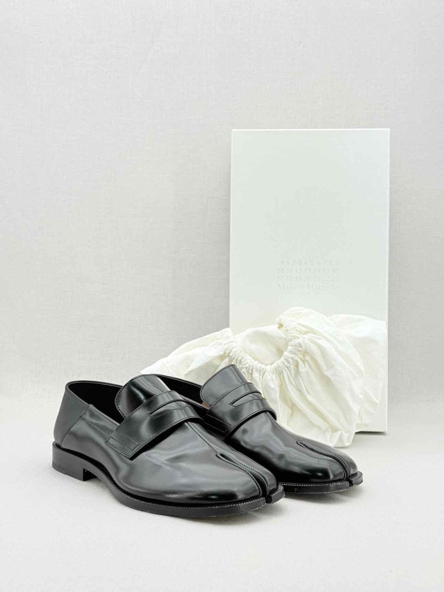 Pre - loved MAISON MARGIELA Tabi Split Toe Black Size EU 41 Loafers at Reems Closet