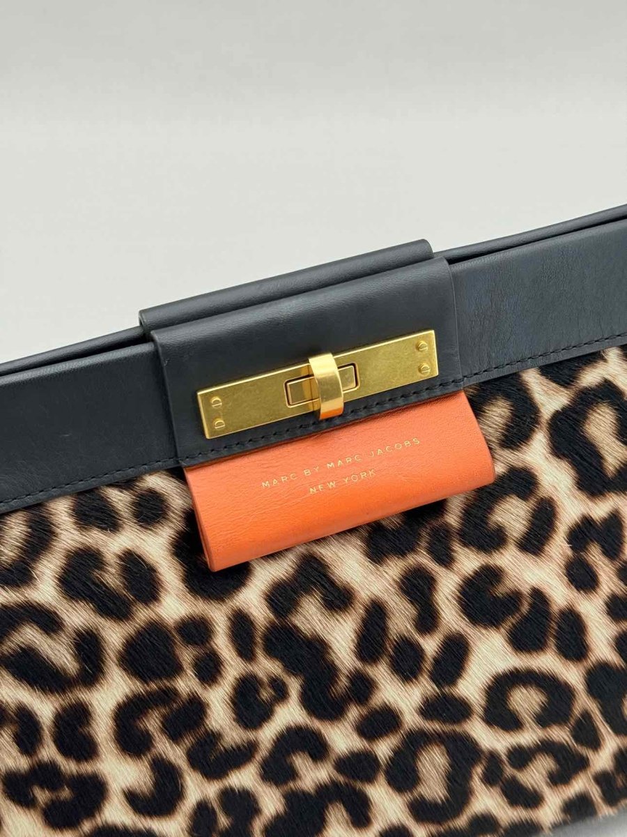 Pre - loved MARC BY MARC JACOBS Beige & Black Clutch at Reems Closet