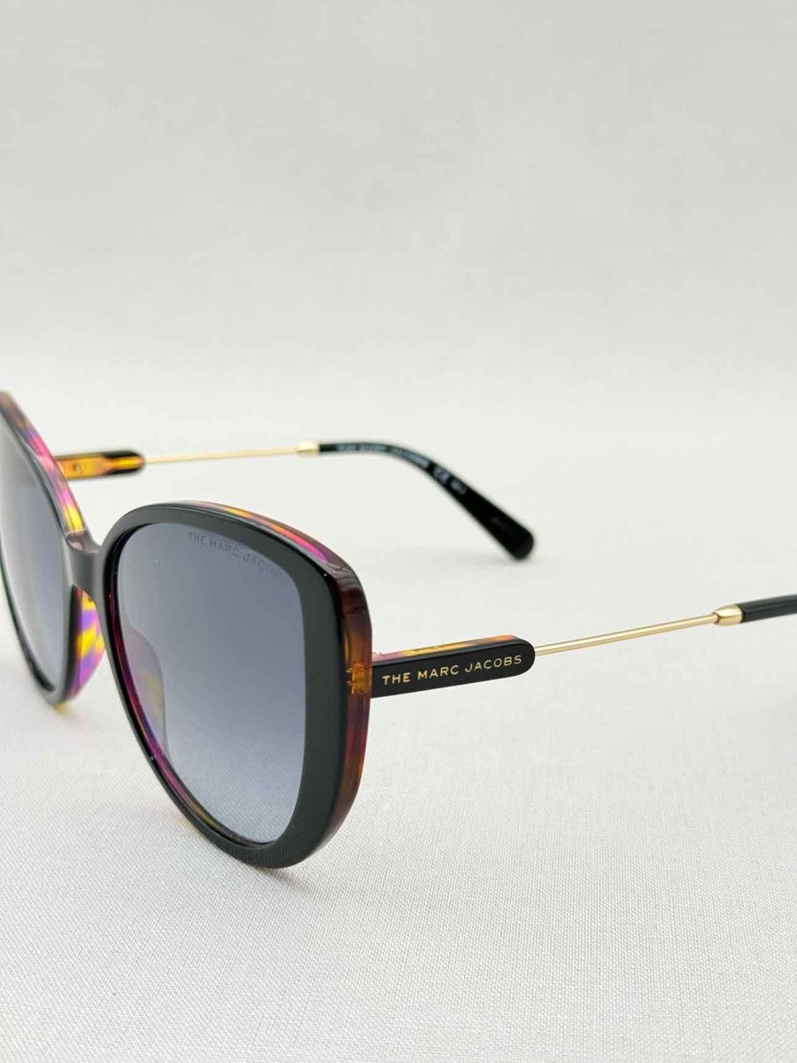 Pre - loved MARC JACOBS Black Sunglasses at Reems Closet